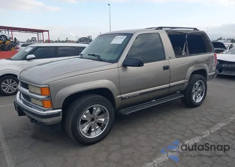 1999 Chevrolet Tahoe из США, поврежденный, VIN 3GNEK18R1XG150981